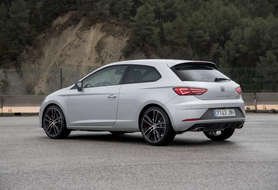  Seat Leon SC Cupra 300 2017 года  (WW) (фото 17 из 28)